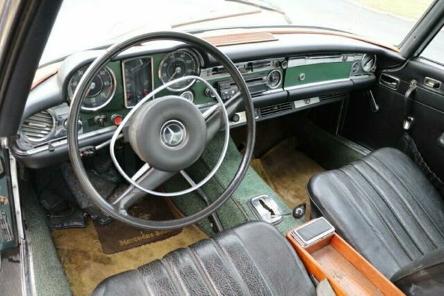 Mercedes-Benz 200-Series 1968 image number 20