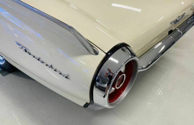 Ford Thunderbird 1963 image number 19