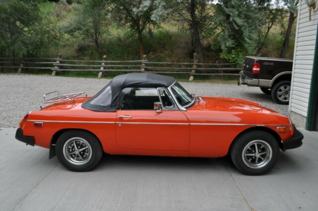 MG MGB 1976 image number 14