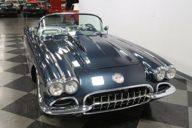 Chevrolet Corvette 1959 image number 18