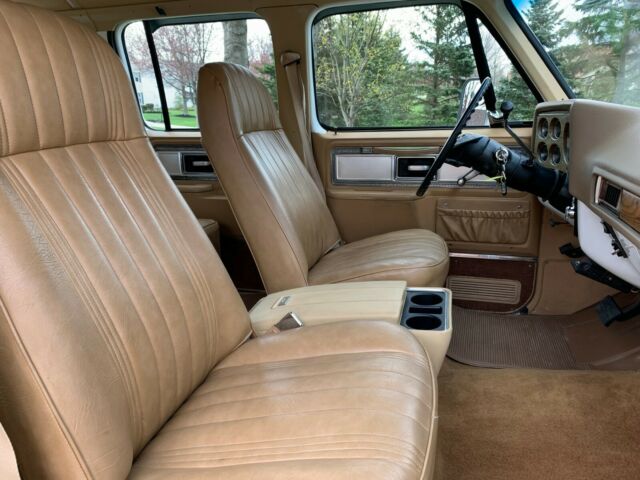 Chevrolet Suburban 1978 image number 19