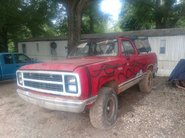 Plymouth Trail Duster 5.9 1979 image number 0