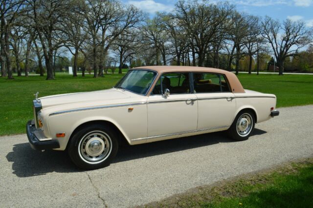 Rolls-Royce Silver Shadow 1975 image number 28