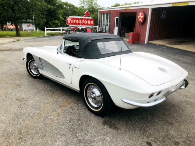 Chevrolet Corvette 1961 image number 3