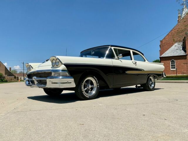 Ford Fairlane 1958 image number 24