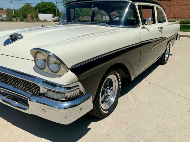 Ford Fairlane 1958 image number 36