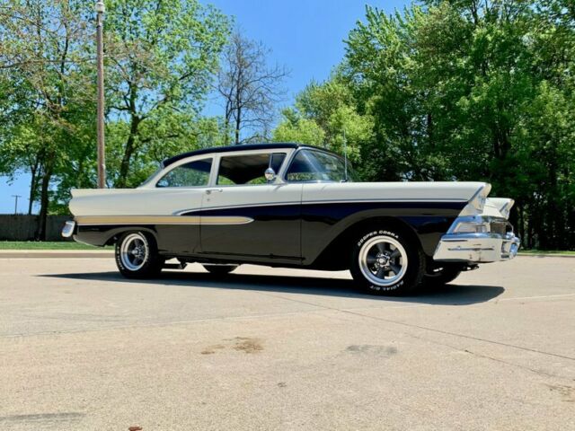 Ford Fairlane 1958 image number 4