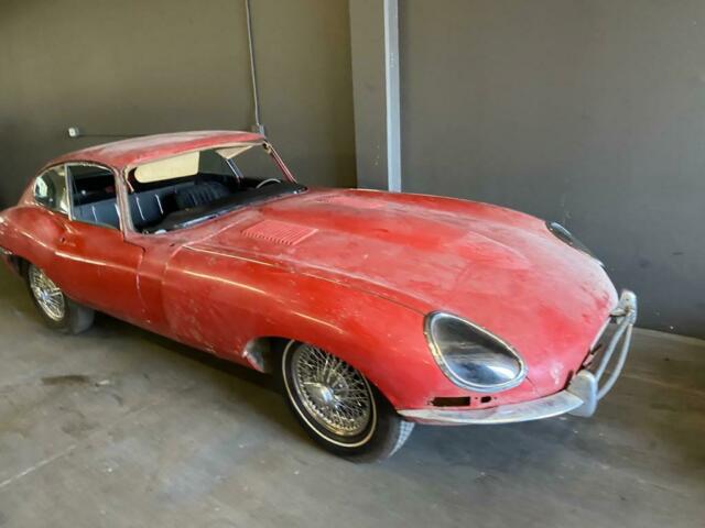 Jaguar E-Type 1966 image number 16