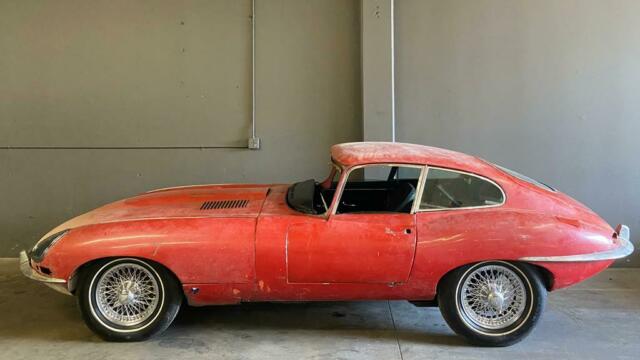 Jaguar E-Type 1966 image number 31