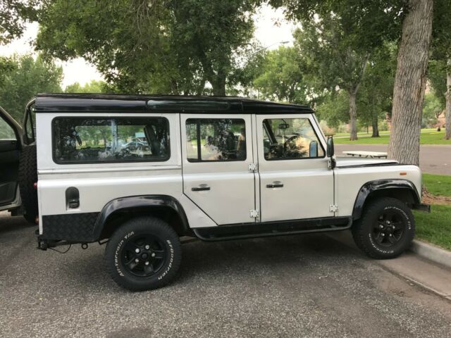 Land Rover Defender 1900 image number 0