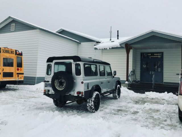 Land Rover Defender 1900 image number 11