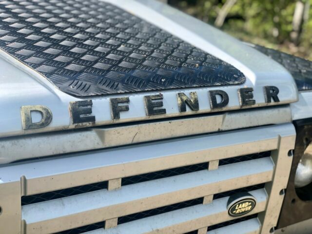 Land Rover Defender 1900 image number 16