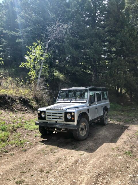 Land Rover Defender 1900 image number 21