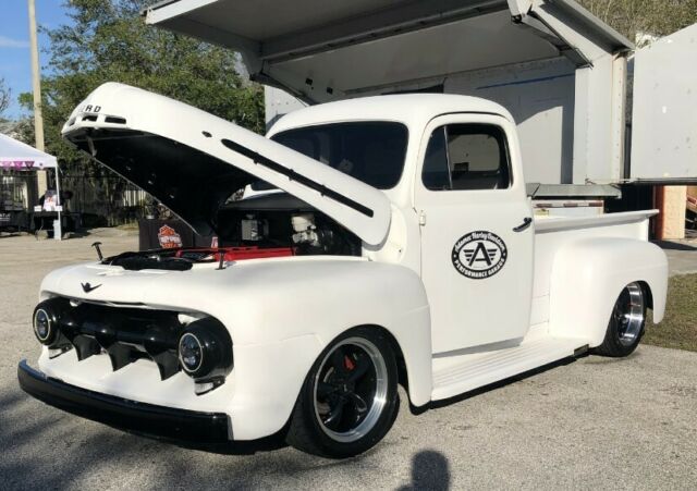 Ford F-100 1952 image number 1