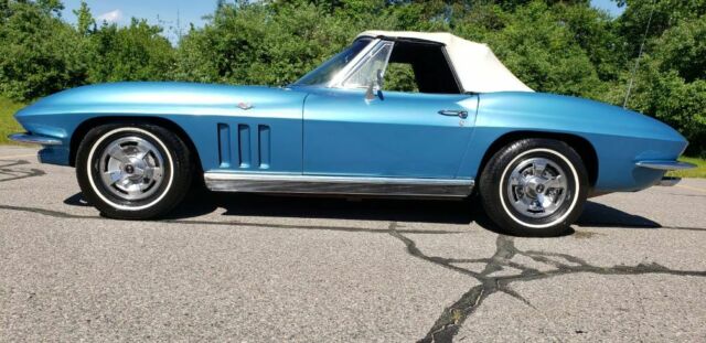 Chevrolet Corvette 1966 image number 23