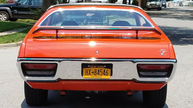 Plymouth Road Runner 1972 image number 18