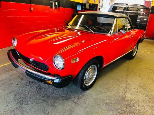 Fiat 124 Spider 1976 image number 1