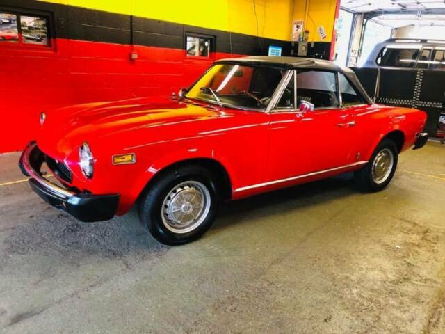 Fiat 124 Spider 1976 image number 2