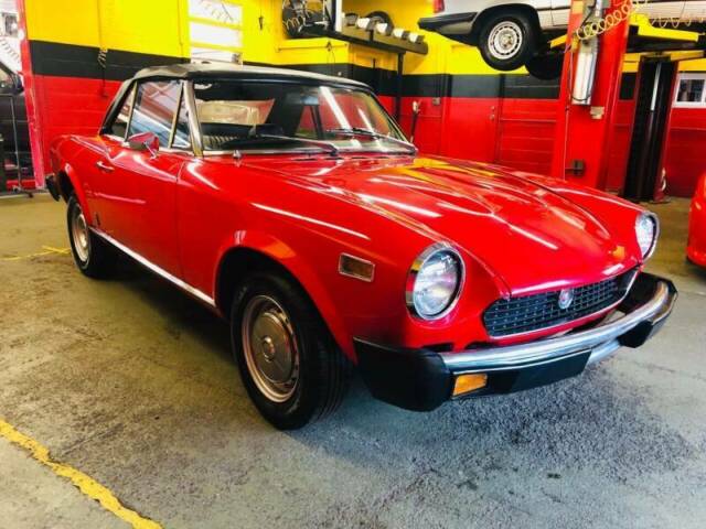 Fiat 124 Spider 1976 image number 27