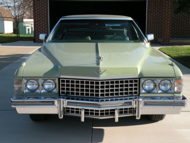 Cadillac DeVille 1974 image number 0