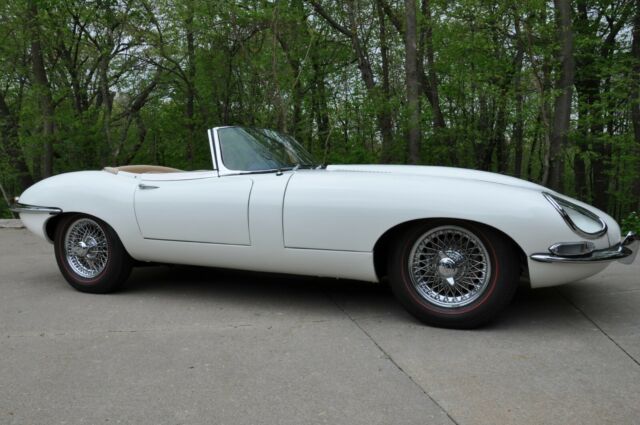 Jaguar E-Type 1967 image number 0