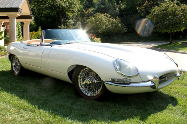 Jaguar E-Type 1967 image number 23