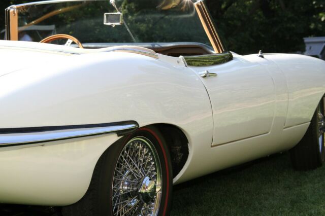 Jaguar E-Type 1967 image number 29