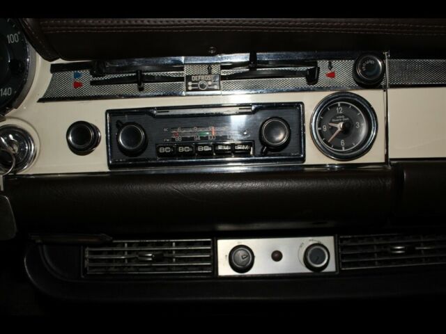 Mercedes-Benz SL-Class 1970 image number 36