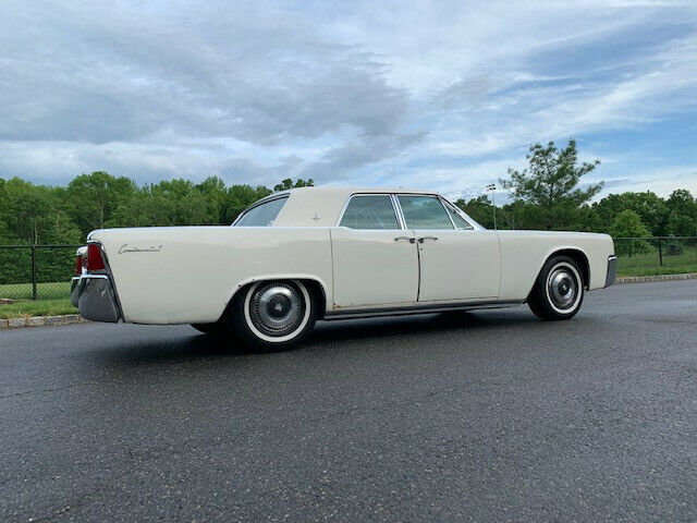 Lincoln Continental 1963 image number 1