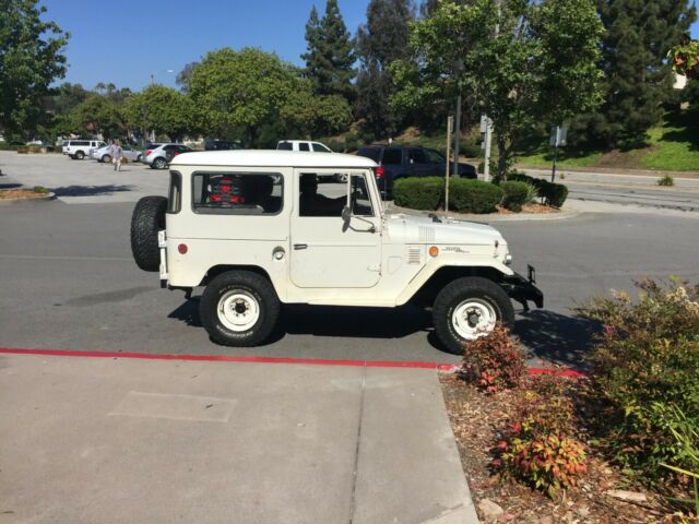 Toyota Land Cruiser 1969 image number 1