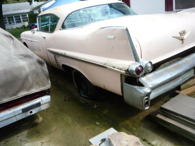 Cadillac Series 62 1957 image number 2