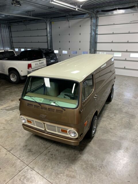 Chevrolet G20 Van 1968 image number 1