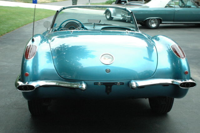 Chevrolet Corvette 1959 image number 15