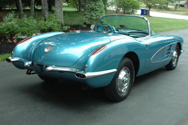 Chevrolet Corvette 1959 image number 16