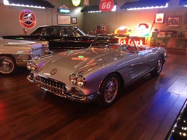 Chevrolet Corvette 1960 image number 0