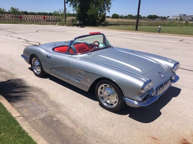 Chevrolet Corvette 1960 image number 26