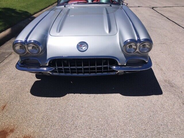 Chevrolet Corvette 1960 image number 27