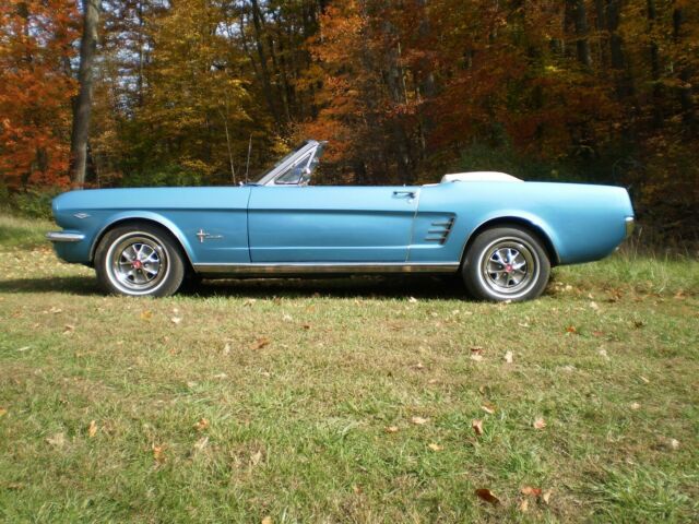 Ford Mustang 1966 image number 35