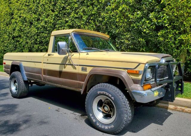 Jeep J20 1979 image number 0