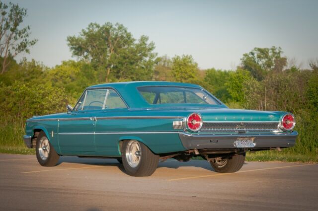 Ford Galaxie 1963 image number 1