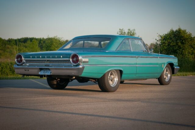 Ford Galaxie 1963 image number 3