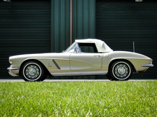 Chevrolet Corvette 1962 image number 26