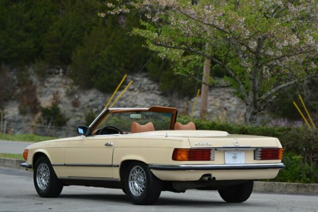 Mercedes-Benz SL-Class 1976 image number 19