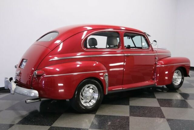 Ford Deluxe 1946 image number 14