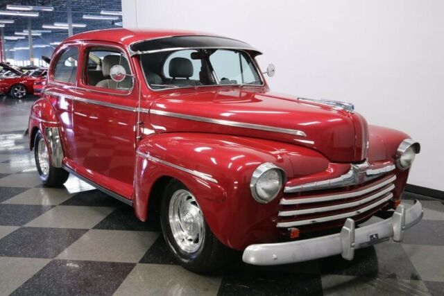 Ford Deluxe 1946 image number 17