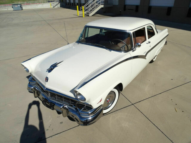 Ford Fairlane 1956 image number 22