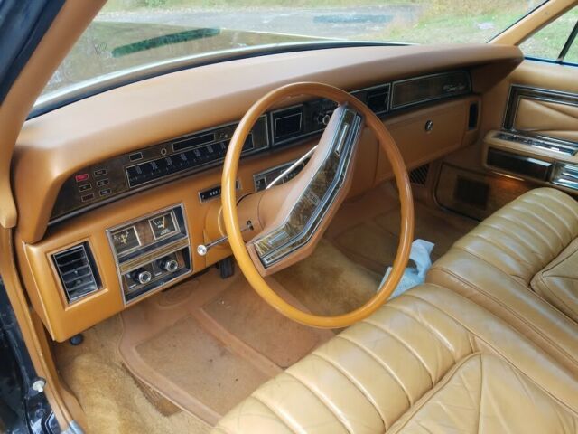 Lincoln Town Car 1977 image number 17