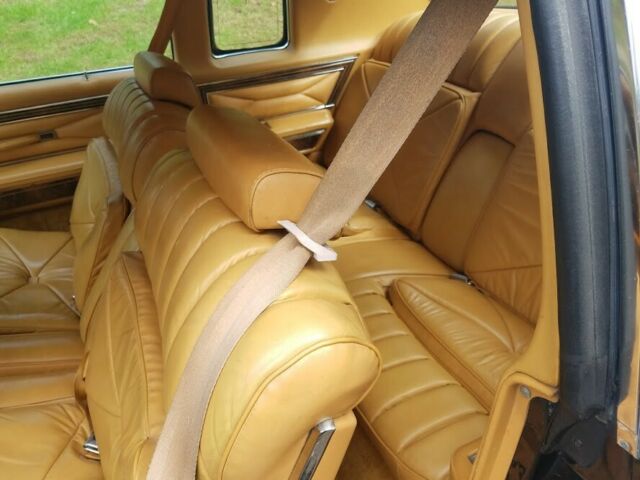 Lincoln Town Car 1977 image number 7