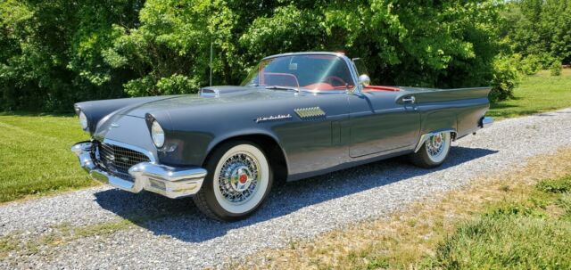 Ford Thunderbird 1957 image number 0