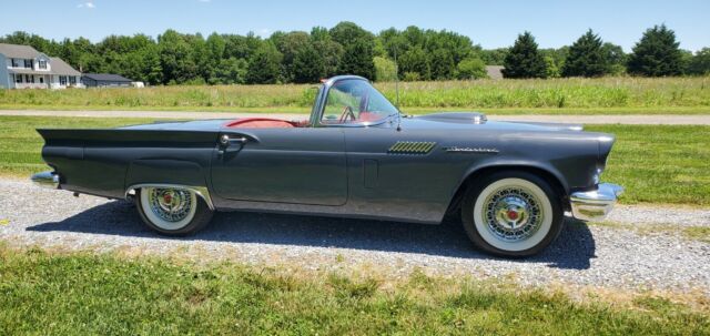 Ford Thunderbird 1957 image number 29